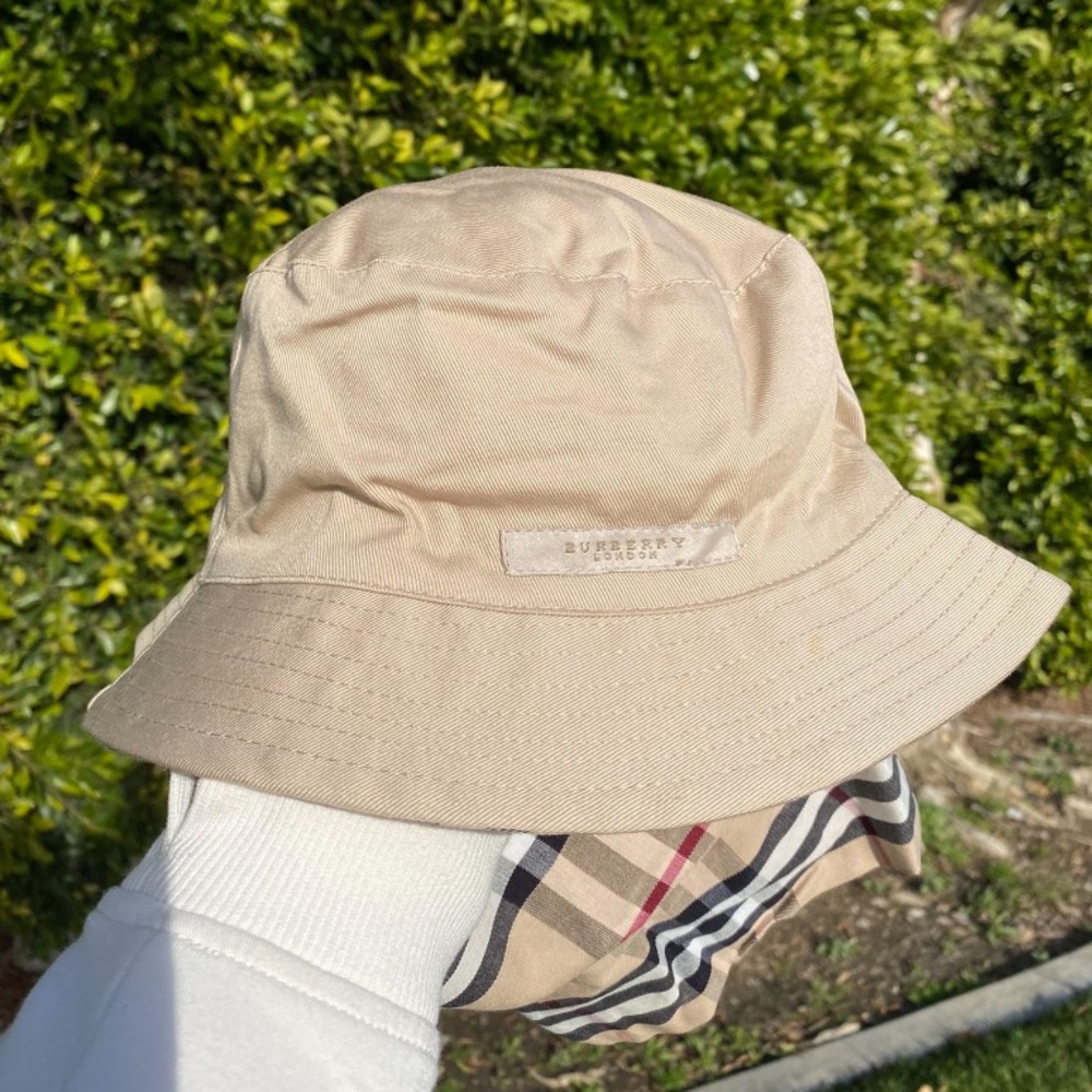 Burberry bucket hat